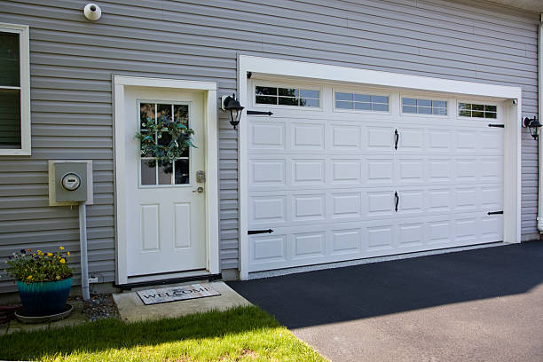 24/7 Emergency Garage Door Panel Replacement experts in Kent County County, RI